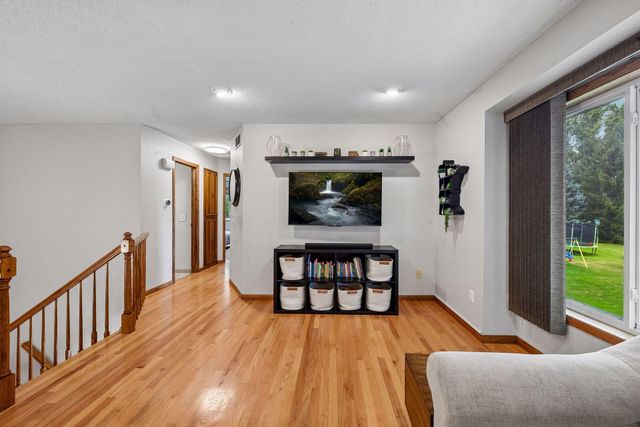 1705 White Oak Drive, Chaska, MN 55318