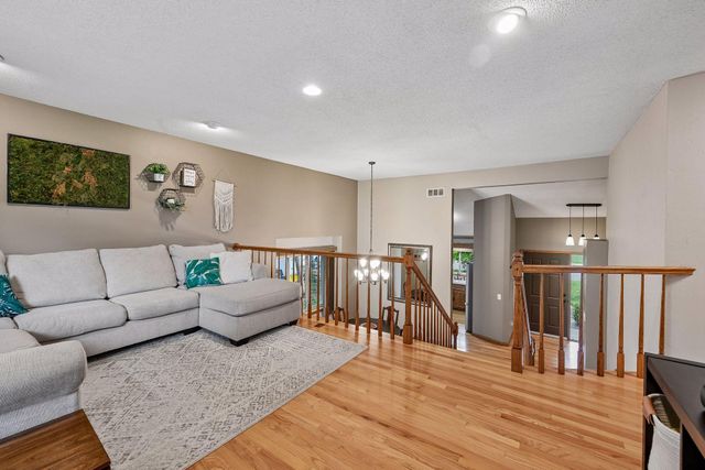 1705 White Oak Drive, Chaska, MN 55318