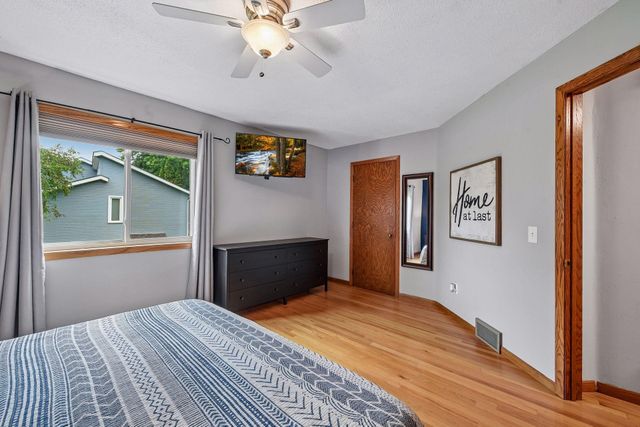 1705 White Oak Drive, Chaska, MN 55318