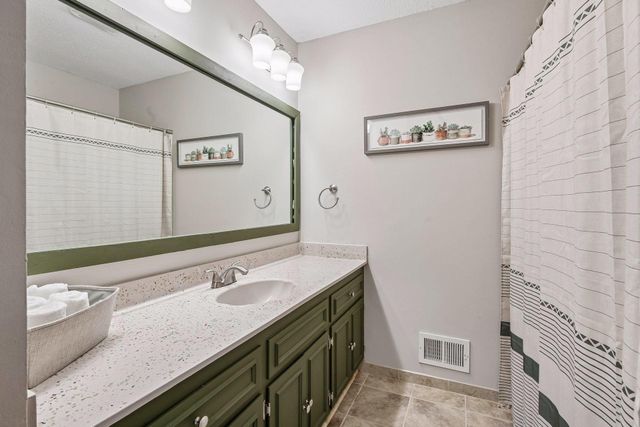 1705 White Oak Drive, Chaska, MN 55318