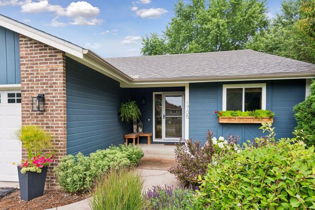 1705 White Oak Drive, Chaska, MN 55318