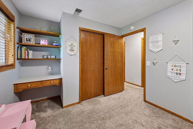 1705 White Oak Drive, Chaska, MN 55318