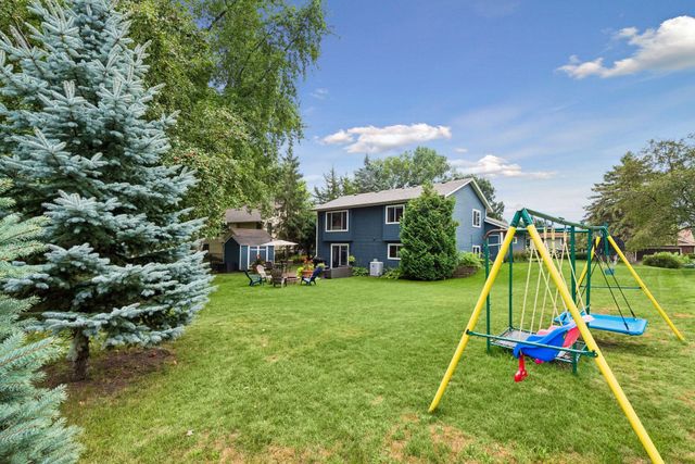 1705 White Oak Drive, Chaska, MN 55318