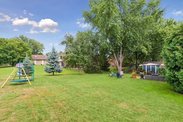 1705 White Oak Drive, Chaska, MN 55318