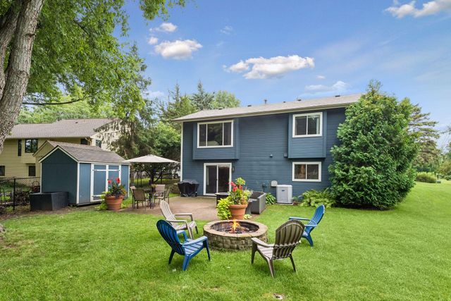 1705 White Oak Drive, Chaska, MN 55318