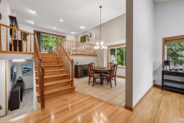 1705 White Oak Drive, Chaska, MN 55318