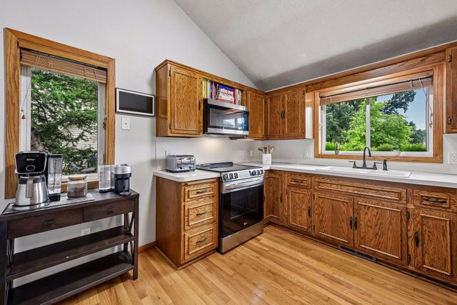 1705 White Oak Drive, Chaska, MN 55318