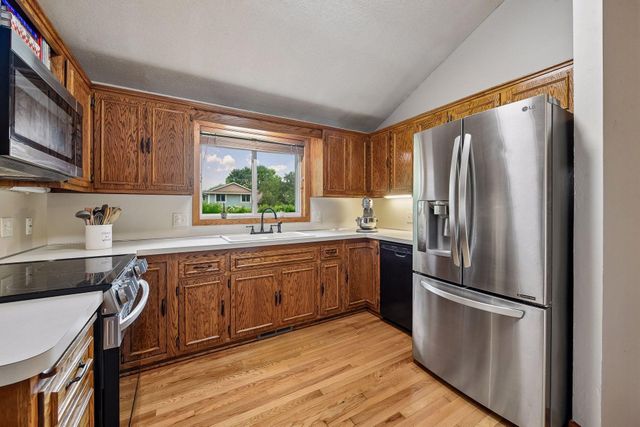 1705 White Oak Drive, Chaska, MN 55318