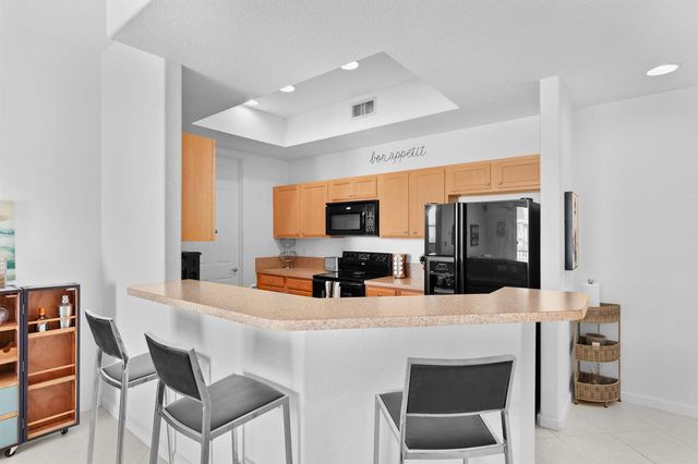 10520 SW Stephanie Way SW 2-203, Port St. Lucie, FL 34987