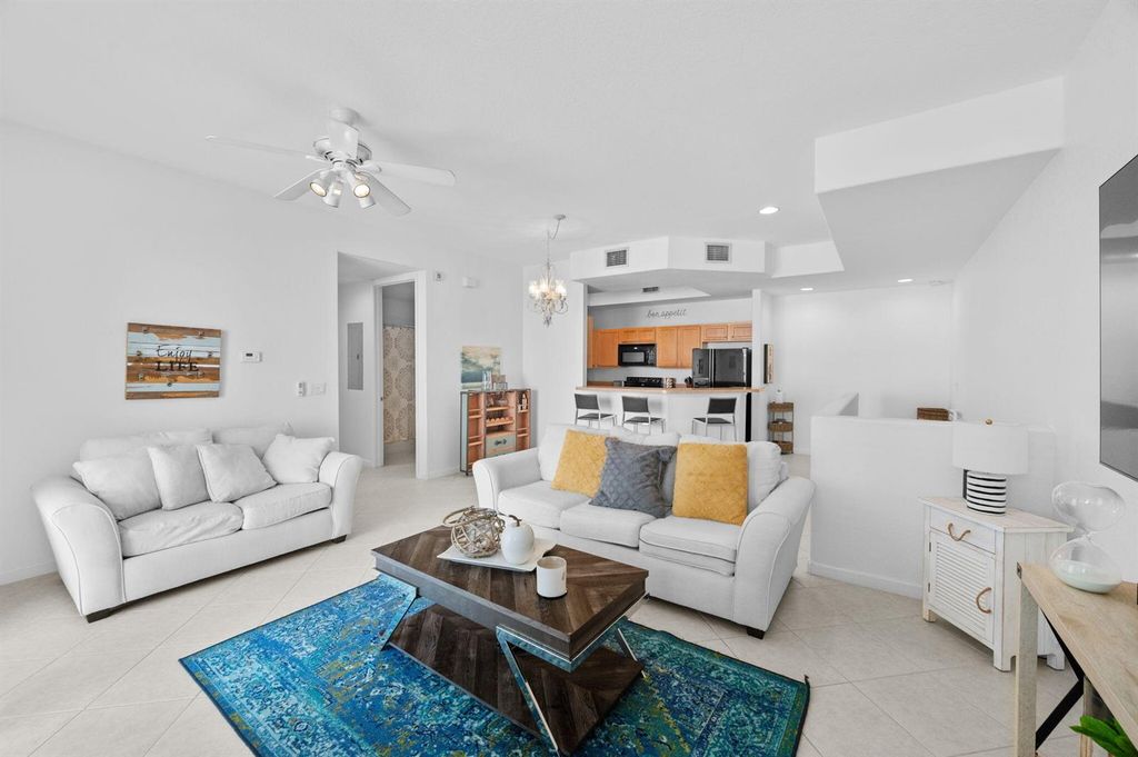10520 SW Stephanie Way SW 2-203, Port St. Lucie, FL 34987