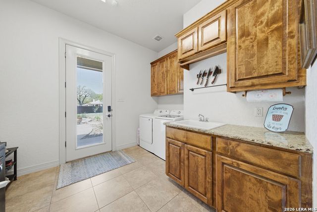 100 Vintage Trail, La Vernia, TX 78121