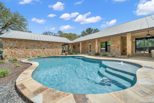 100 Vintage Trail, La Vernia, TX 78121