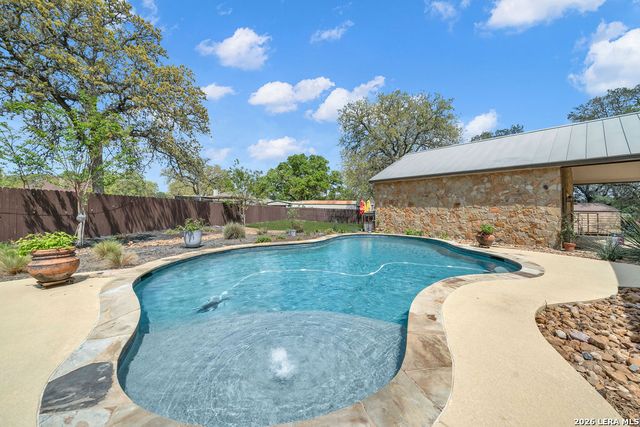 100 Vintage Trail, La Vernia, TX 78121