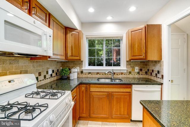 3736 GUNSTON RD, Alexandria, VA 22302