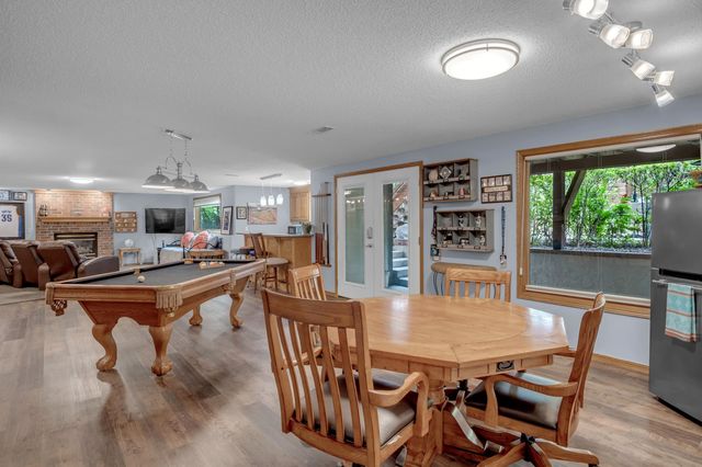 1039 N Post Oak Rd, Wichita, KS 67206