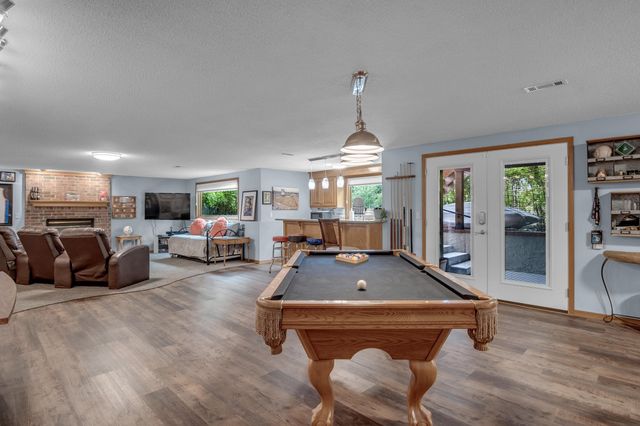1039 N Post Oak Rd, Wichita, KS 67206