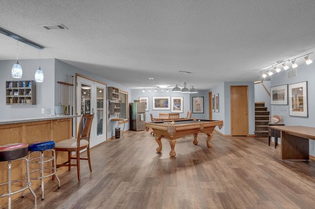 1039 N Post Oak Rd, Wichita, KS 67206