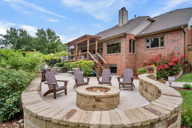 1039 N Post Oak Rd, Wichita, KS 67206
