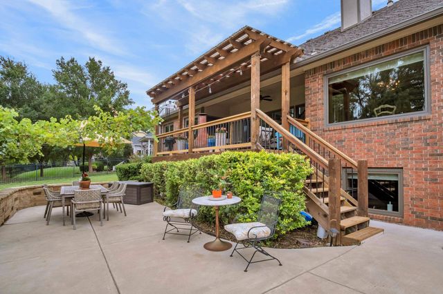 1039 N Post Oak Rd, Wichita, KS 67206