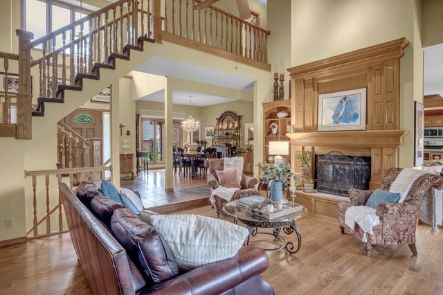 1039 N Post Oak Rd, Wichita, KS 67206