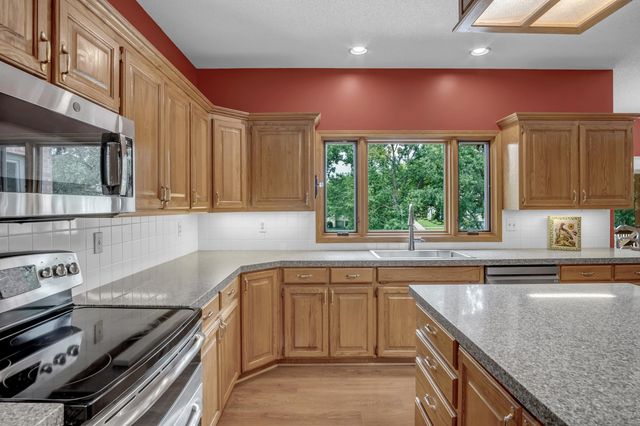 1039 N Post Oak Rd, Wichita, KS 67206