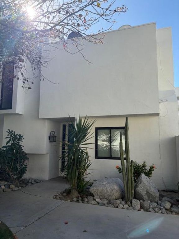 48790 Desert Flower Drive, Palm Desert, CA 92260