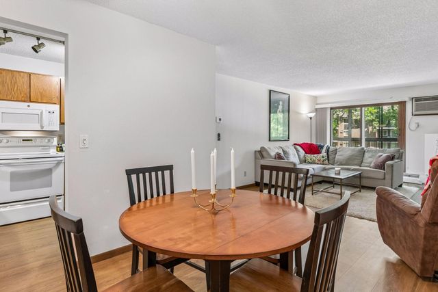3850 Plymouth Boulevard 205, Plymouth, MN 55446