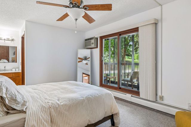 3850 Plymouth Boulevard 205, Plymouth, MN 55446