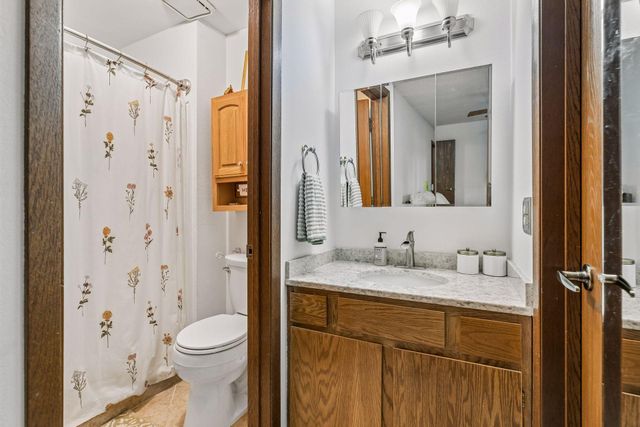 3850 Plymouth Boulevard 205, Plymouth, MN 55446
