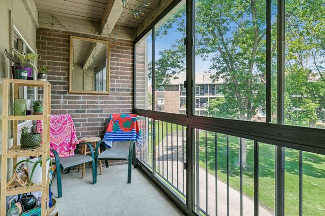 3850 Plymouth Boulevard 205, Plymouth, MN 55446