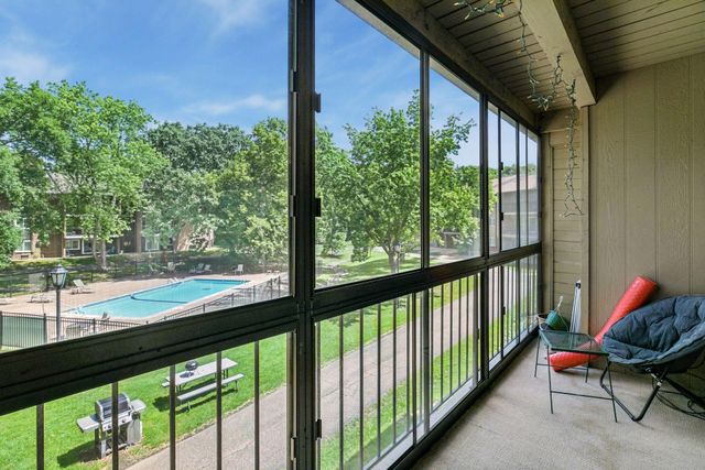 3850 Plymouth Boulevard 205, Plymouth, MN 55446
