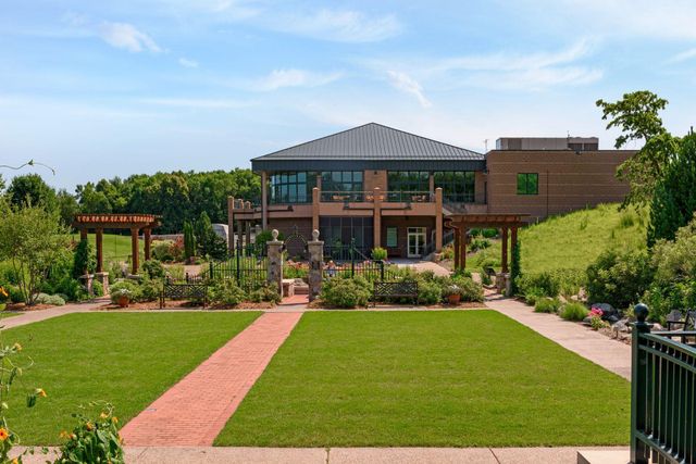 3850 Plymouth Boulevard 205, Plymouth, MN 55446