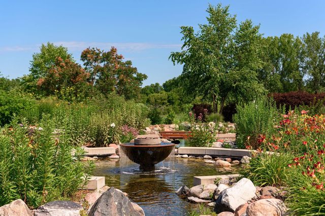 3850 Plymouth Boulevard 205, Plymouth, MN 55446