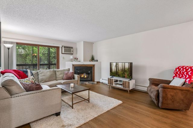 3850 Plymouth Boulevard 205, Plymouth, MN 55446
