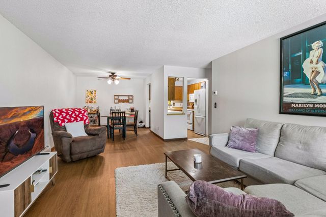 3850 Plymouth Boulevard 205, Plymouth, MN 55446