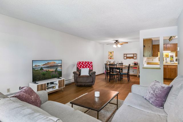 3850 Plymouth Boulevard 205, Plymouth, MN 55446