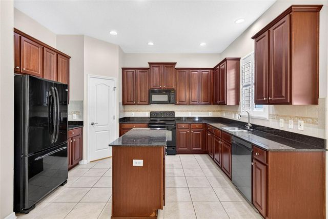 7906 CAMDEN WOODS DRIVE, Tampa, FL 33619