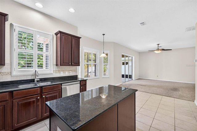 7906 CAMDEN WOODS DRIVE, Tampa, FL 33619