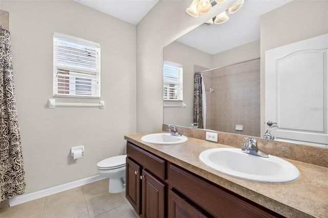 7906 CAMDEN WOODS DRIVE, Tampa, FL 33619