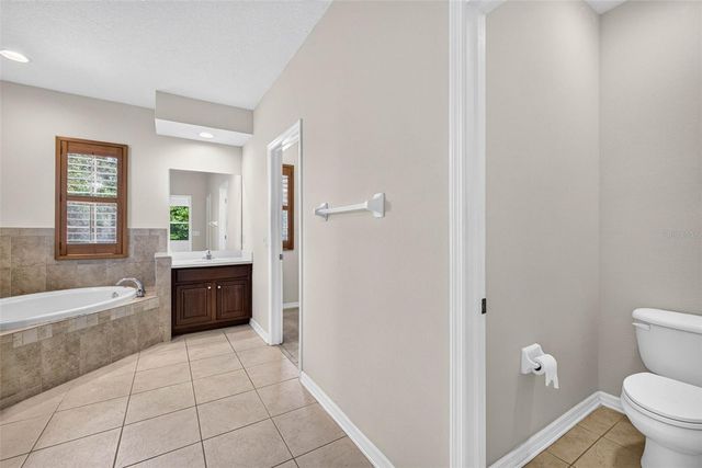 7906 CAMDEN WOODS DRIVE, Tampa, FL 33619