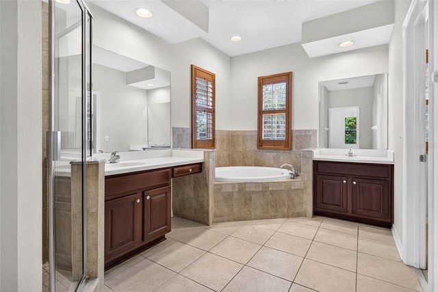 7906 CAMDEN WOODS DRIVE, Tampa, FL 33619
