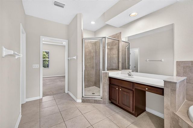 7906 CAMDEN WOODS DRIVE, Tampa, FL 33619