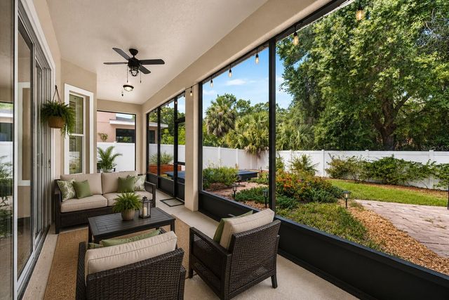 7906 CAMDEN WOODS DRIVE, Tampa, FL 33619