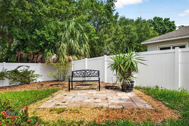 7906 CAMDEN WOODS DRIVE, Tampa, FL 33619