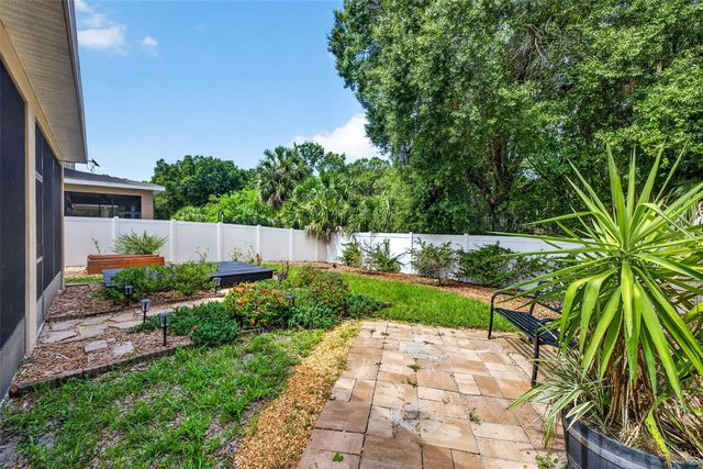 7906 CAMDEN WOODS DRIVE, Tampa, FL 33619