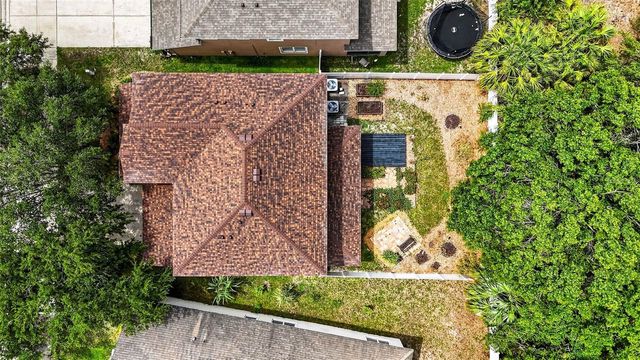 7906 CAMDEN WOODS DRIVE, Tampa, FL 33619