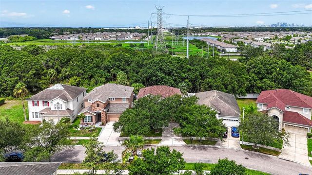 7906 CAMDEN WOODS DRIVE, Tampa, FL 33619