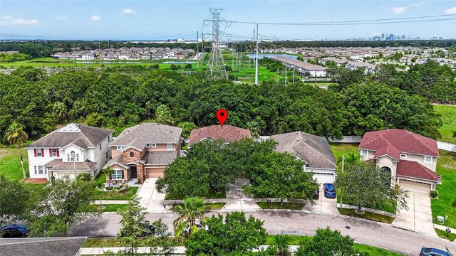 7906 CAMDEN WOODS DRIVE, Tampa, FL 33619