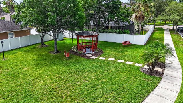 7906 CAMDEN WOODS DRIVE, Tampa, FL 33619