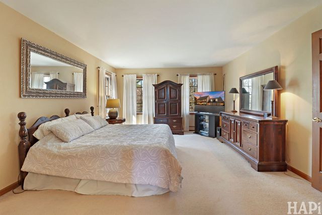 2916 N Bayview Lane, Mchenry, IL 60051